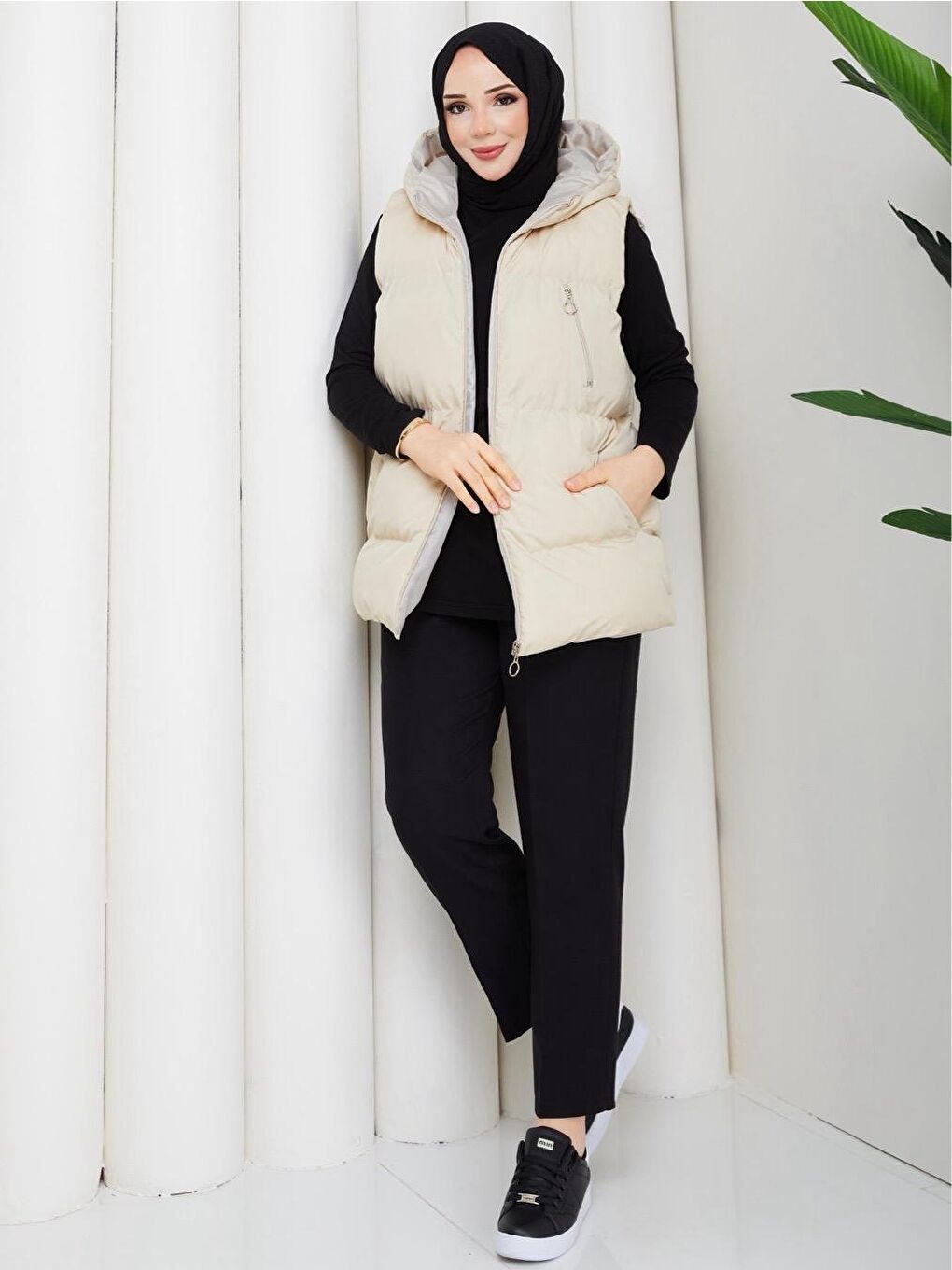 Ekru Kadın Fermuarlı Cepli Kapüşonlu Krem Şişme Yelek-1