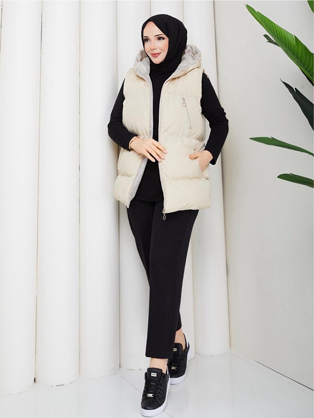Ekru Kadın Fermuarlı Cepli Kapüşonlu Krem Şişme Yelek-2