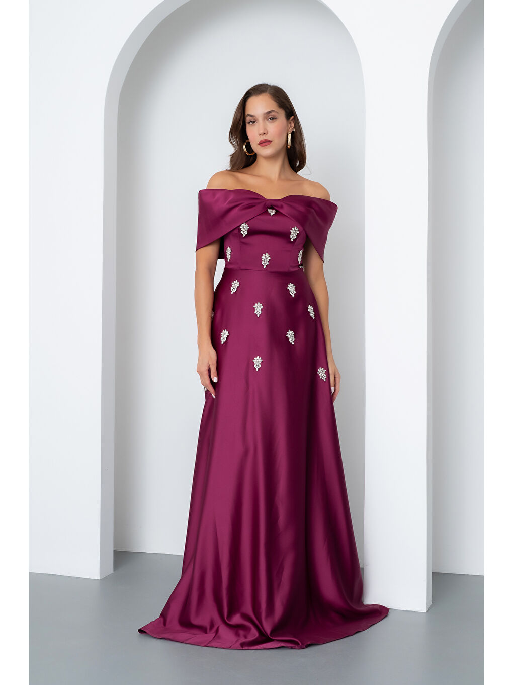 Kadın Mürdüm Straplez Taşlı Uzun Saten Abiye Elbise-1