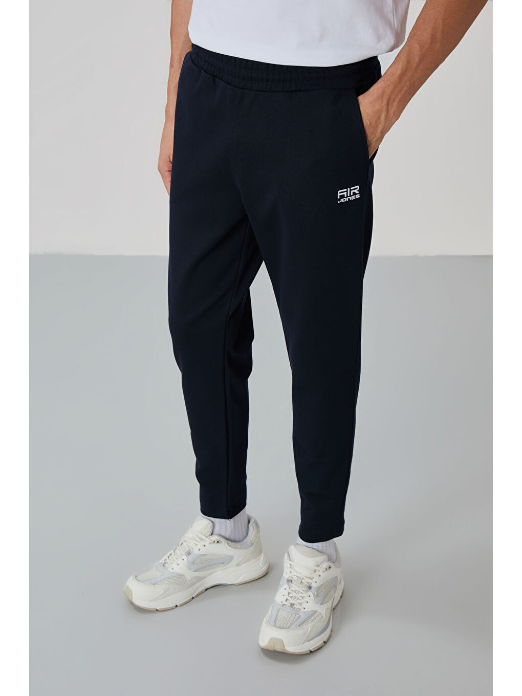 Lacivert Dik Yaka Gizli Cep Detaylı Standart Kalıp Erkek Eşofman Takım - 85209-4