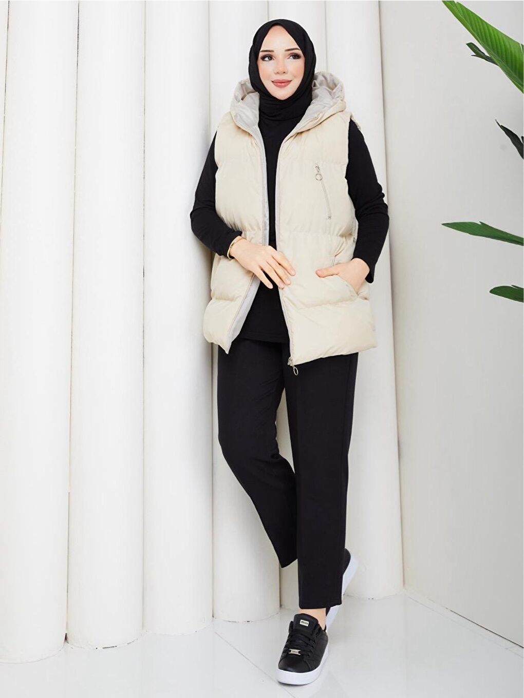 Ekru Kadın Fermuarlı Cepli Kapüşonlu Krem Şişme Yelek-3