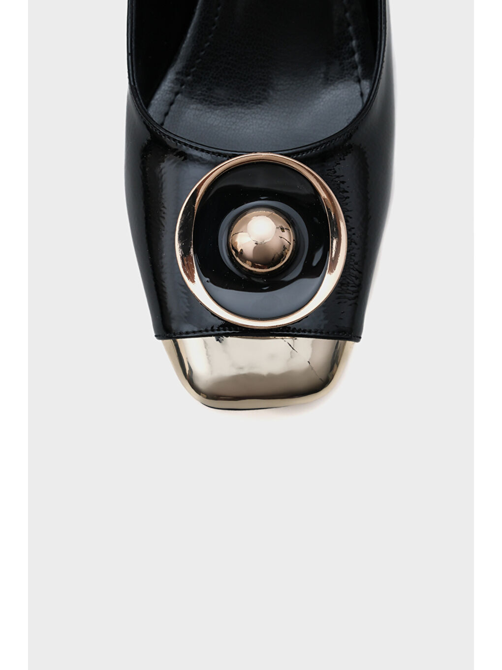 Siyah Nola Burnu Metalli Kalın Orta Topuklu Metal Aksesuarlı Ayakkabı-3