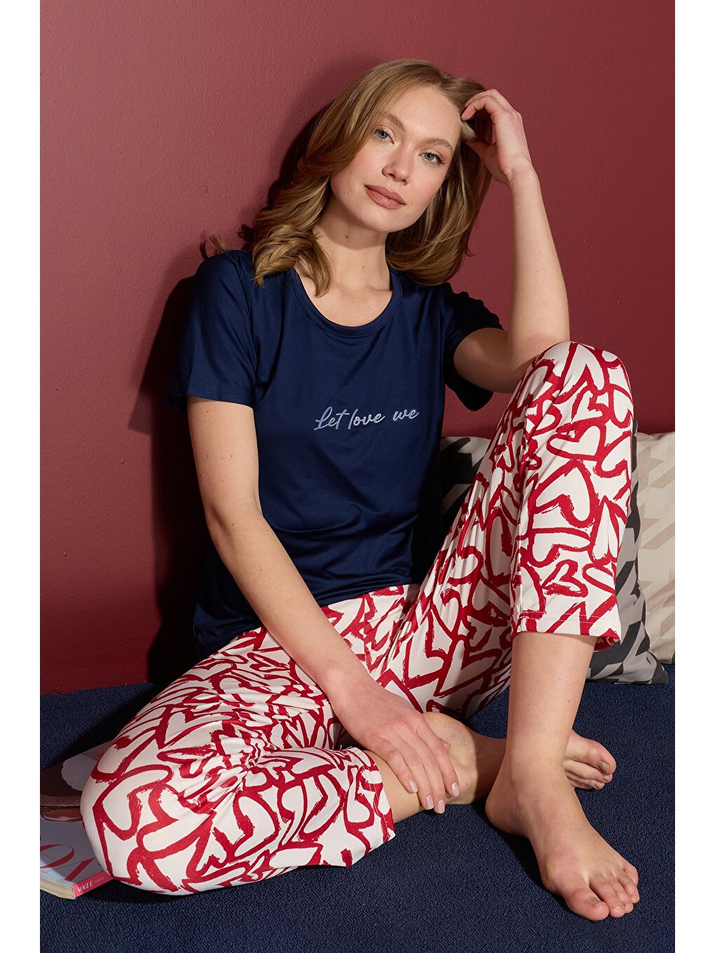 Lacivert Çizgili Kalpli Bisiklet Yaka Pijama Takımı