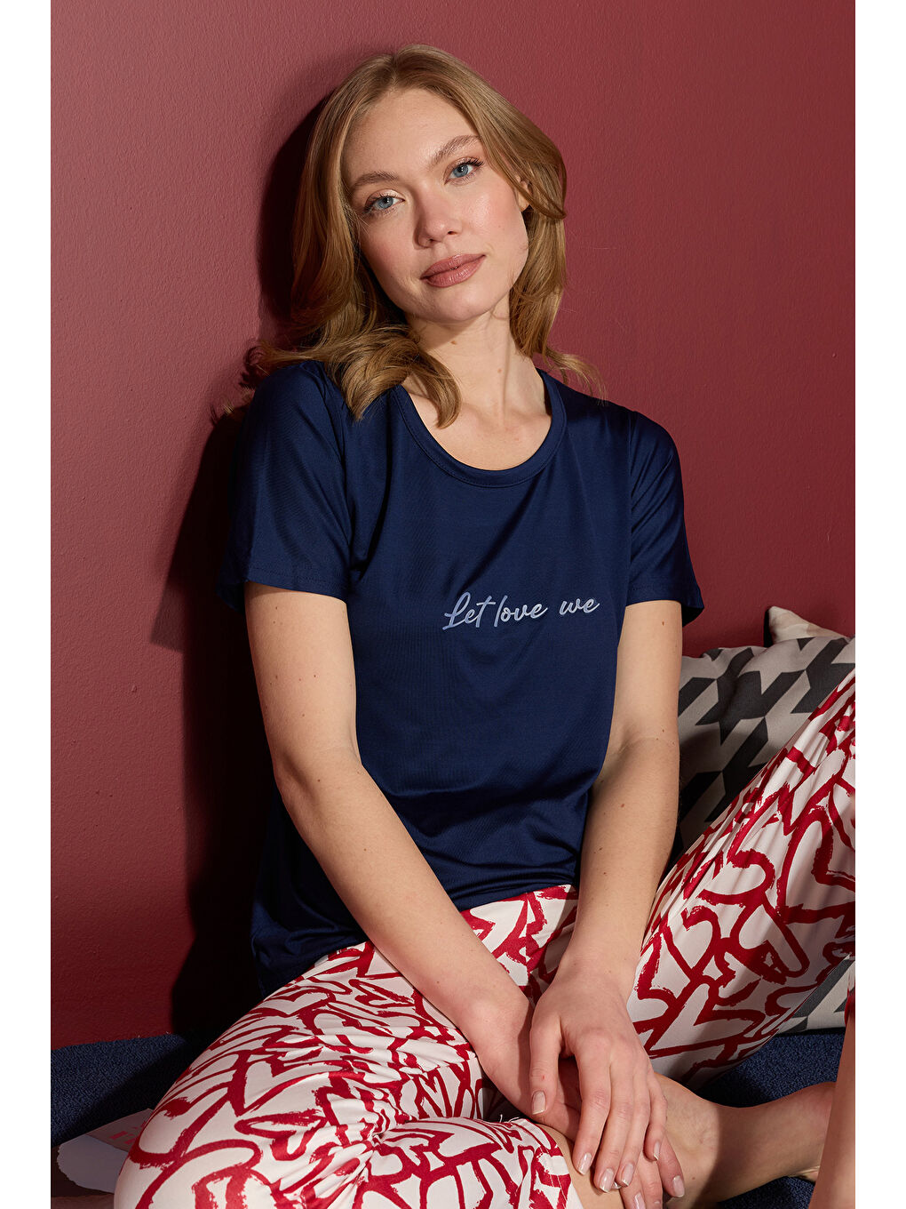 Lacivert Çizgili Kalpli Bisiklet Yaka Pijama Takımı-1