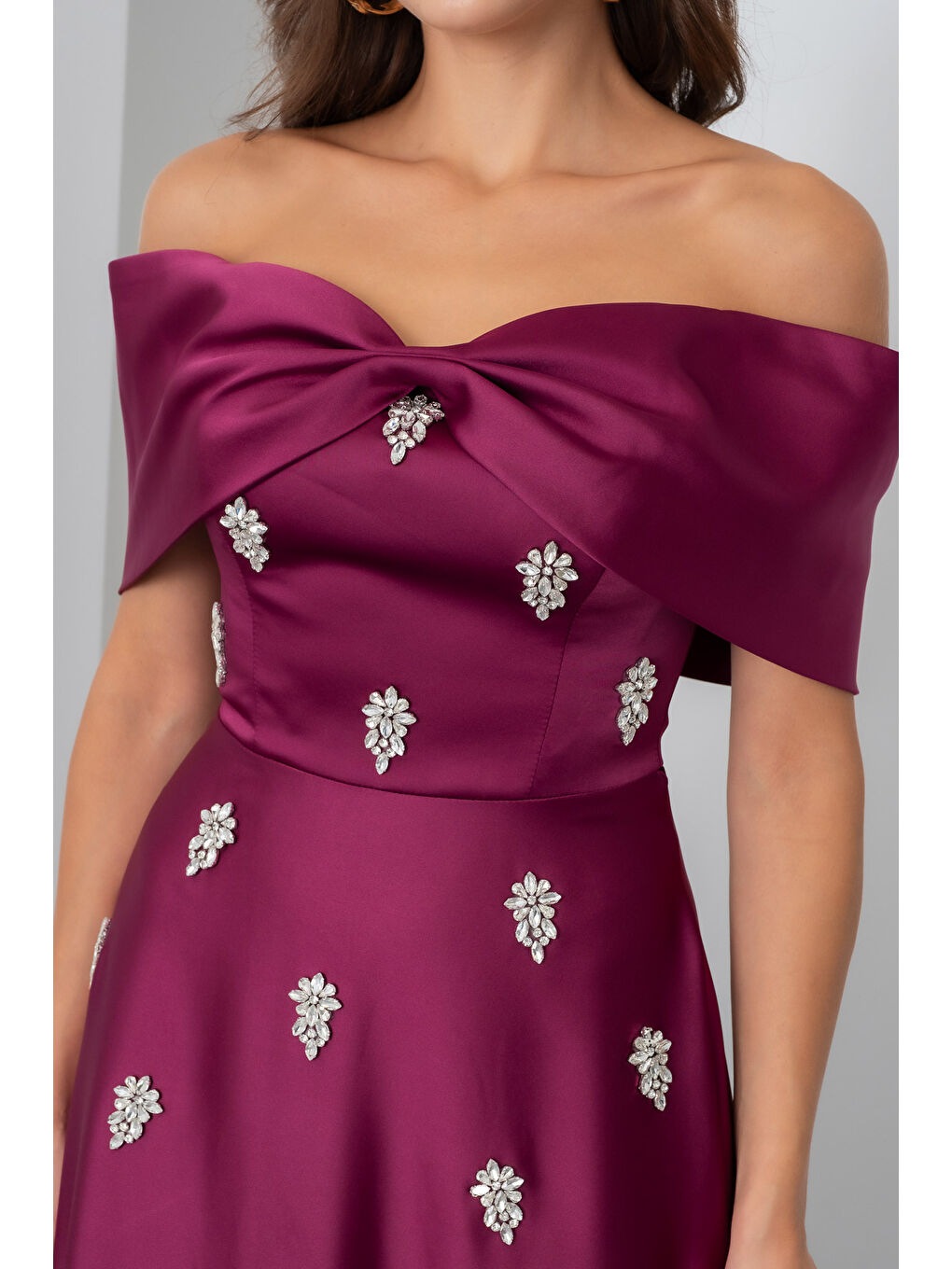 Kadın Mürdüm Straplez Taşlı Uzun Saten Abiye Elbise-2