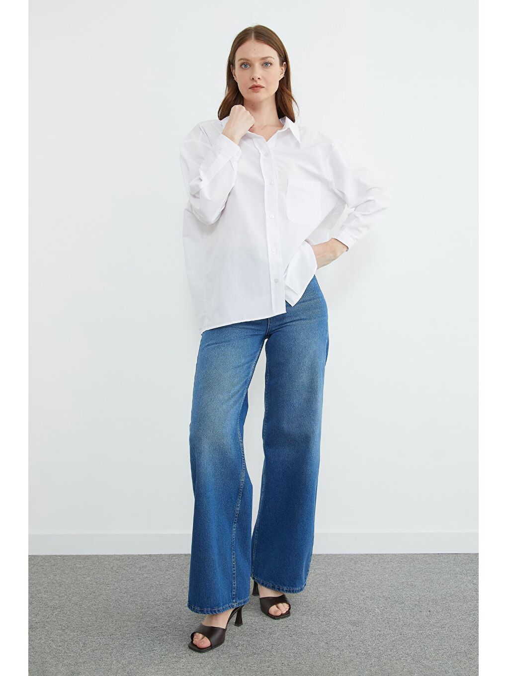 Beyaz Basic Tek Cepli Oversize Gömlek-3