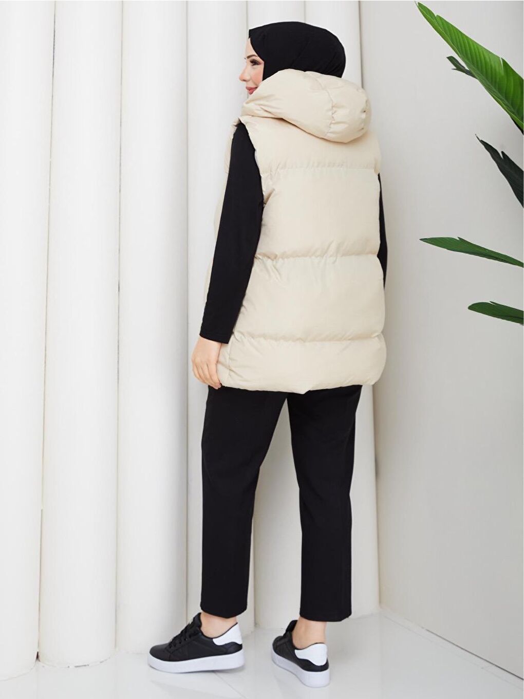Ekru Kadın Fermuarlı Cepli Kapüşonlu Krem Şişme Yelek-5