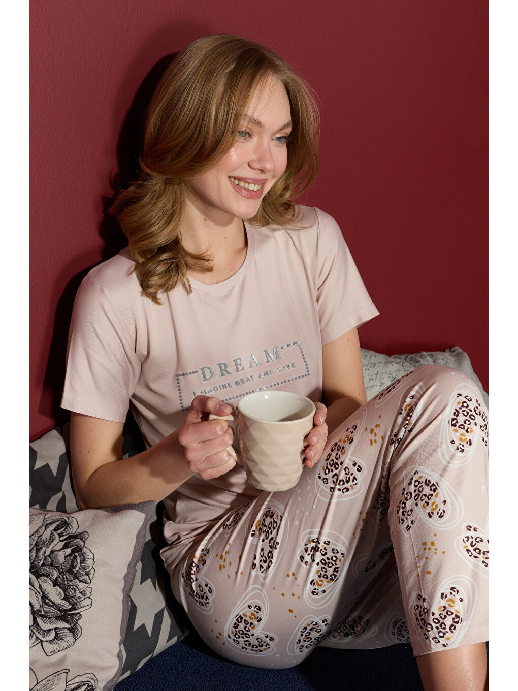 Bej Çizgili Kalpli Bisiklet Yaka Pijama Takımı