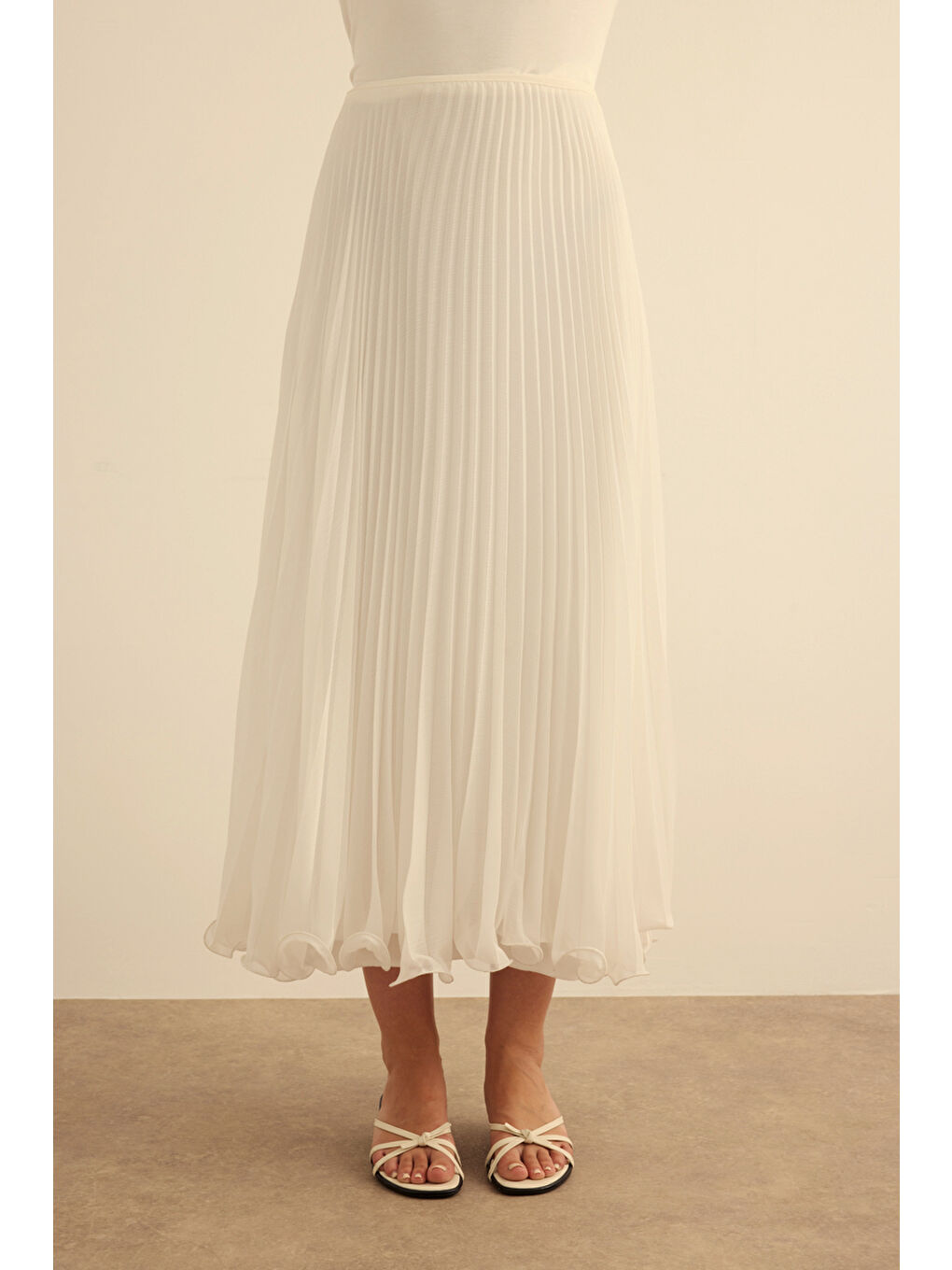 Ekru Etek Ucu Misinalı Pliseli Etek-1