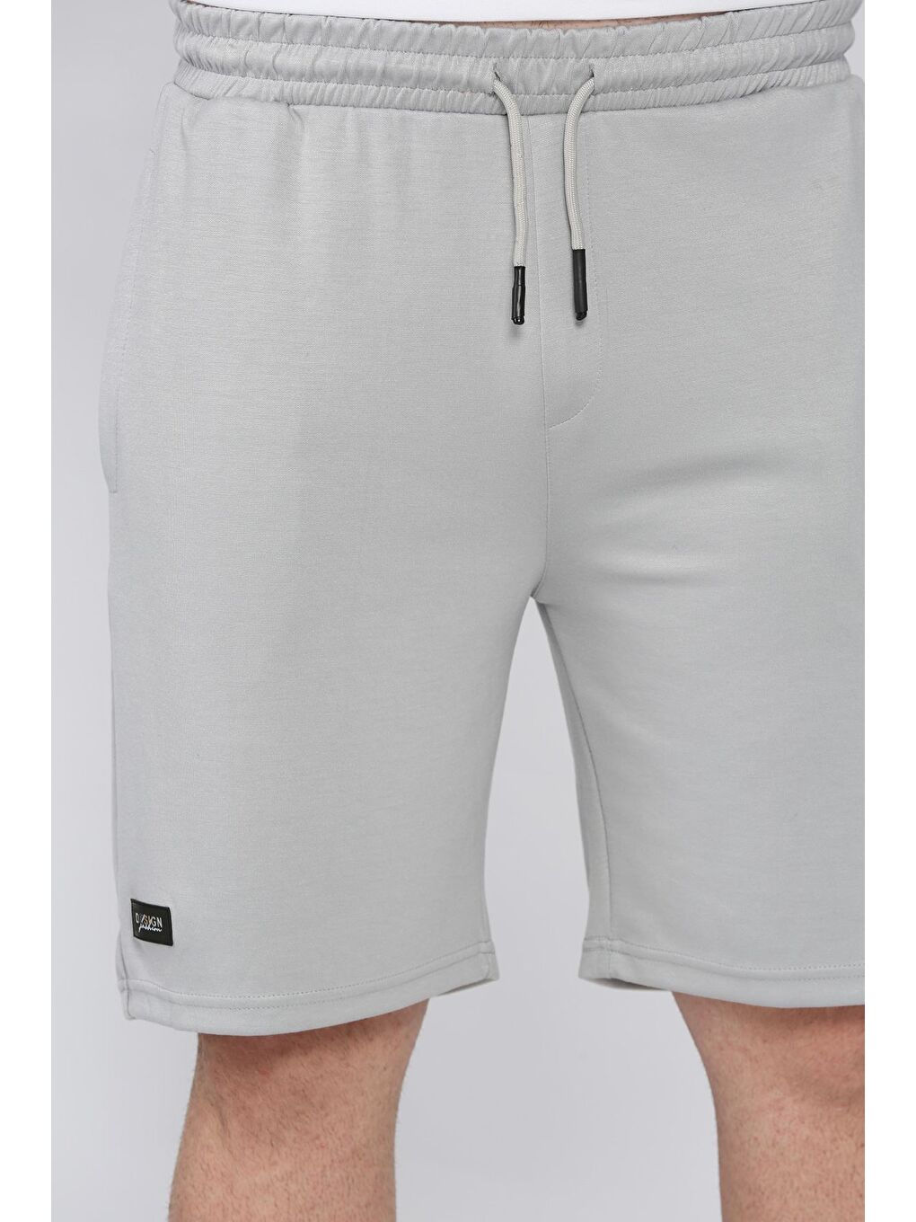 Gri Bel Bağcıklı Amblemli Erkek Şort-3