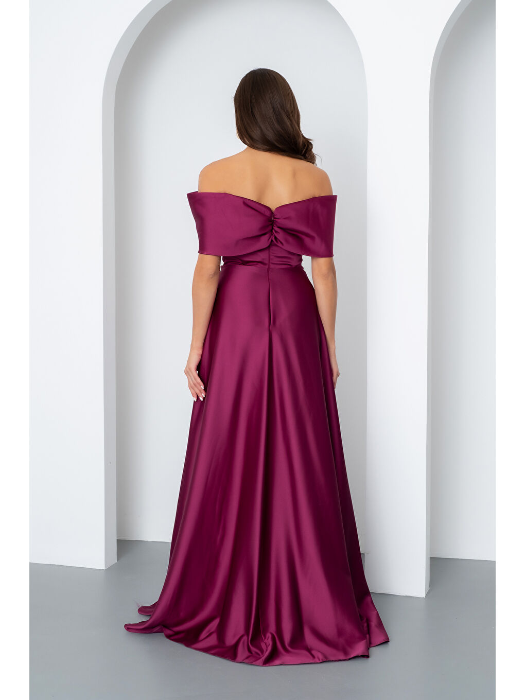 Kadın Mürdüm Straplez Taşlı Uzun Saten Abiye Elbise-4