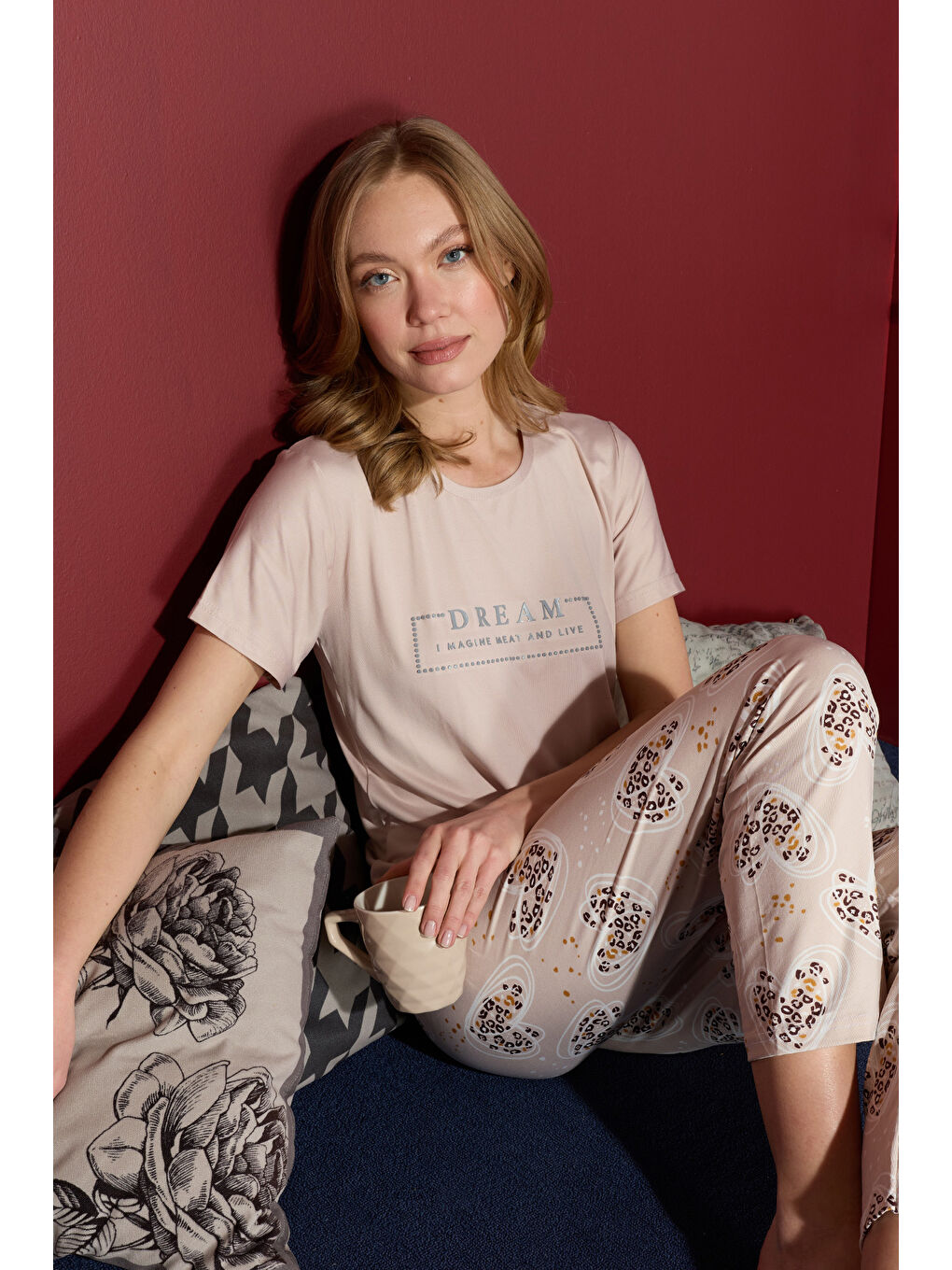 Bej Çizgili Kalpli Bisiklet Yaka Pijama Takımı-1