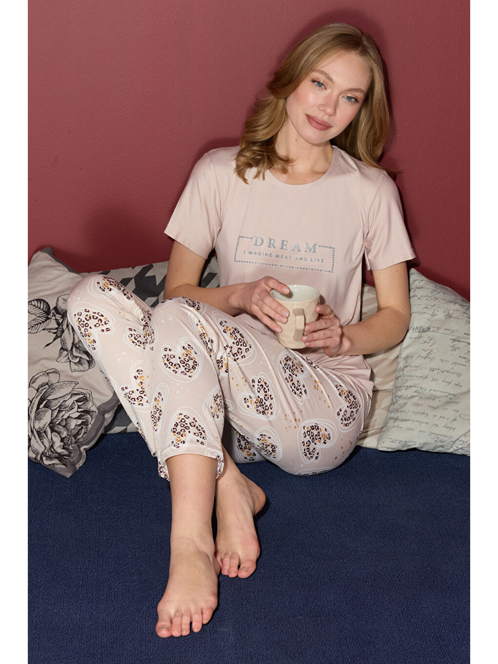 Bej Çizgili Kalpli Bisiklet Yaka Pijama Takımı-3