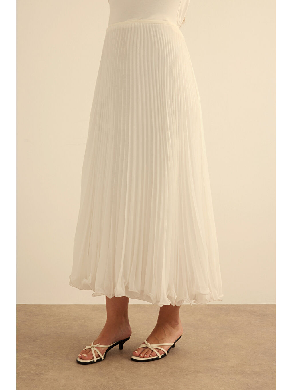 Ekru Etek Ucu Misinalı Pliseli Etek-2