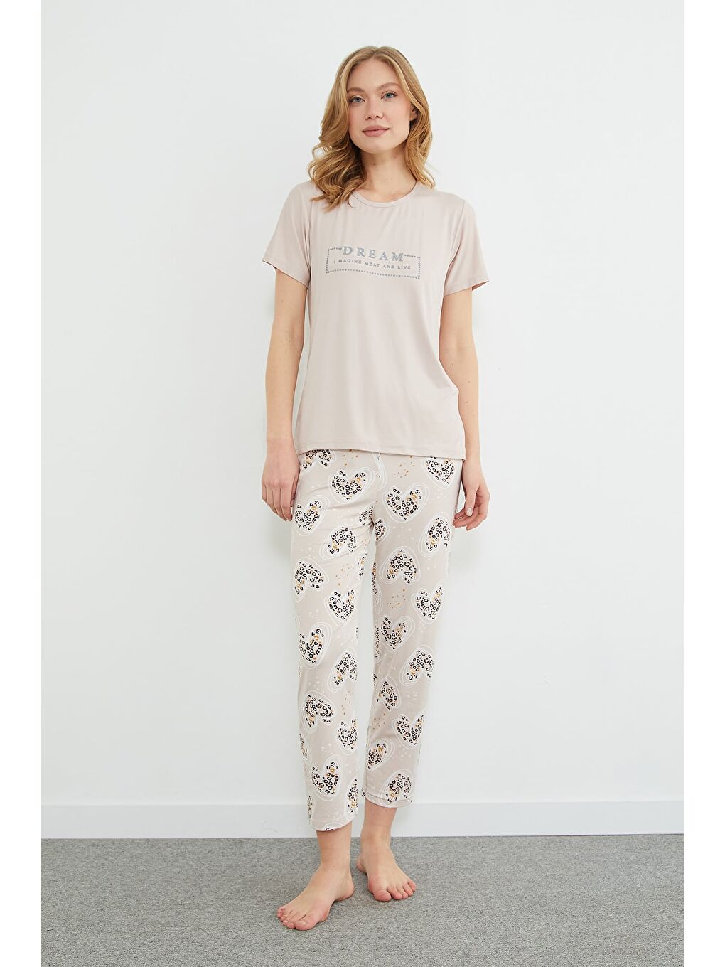 Bej Çizgili Kalpli Bisiklet Yaka Pijama Takımı-4