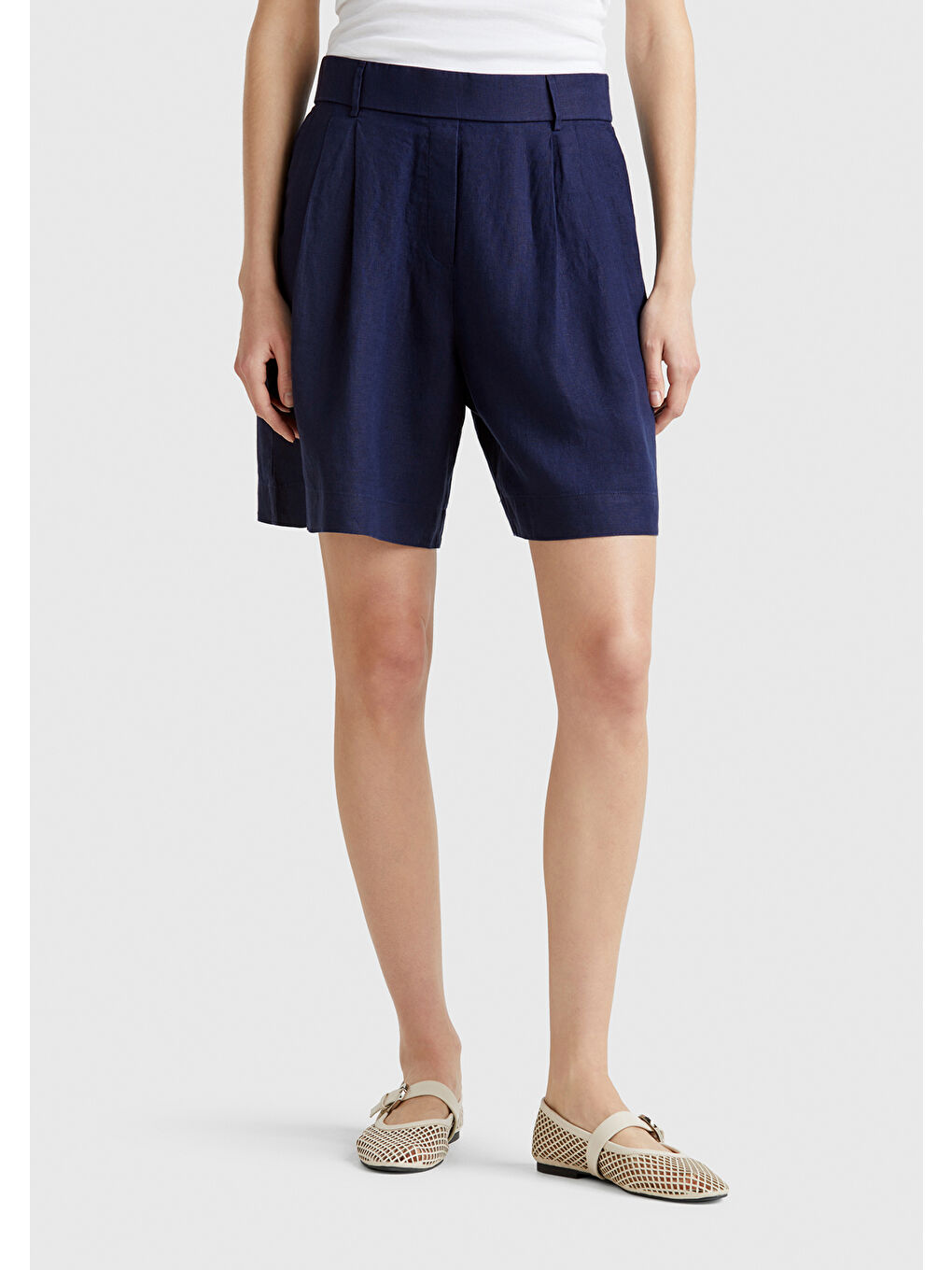 Kadın Lacivert %100 Keten Arka Beli Lastikli Pileli Relax Fit Bermuda Şort