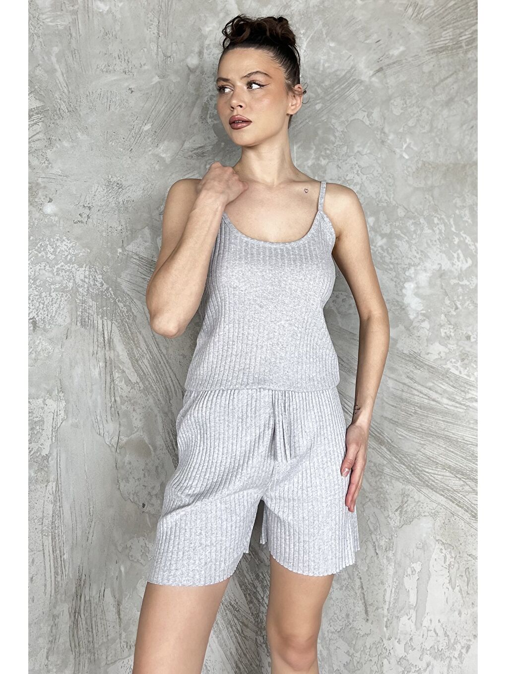 Gri Kadın Kendinden Çizgi Desenli Şortlu İkili Takım-1