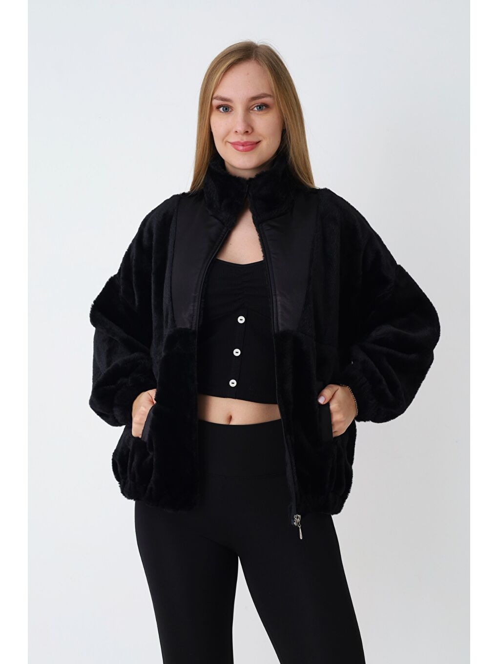 Kadın Siyah Fermuarlı Pelüş Cepli Uzun Kollu Hırka-3