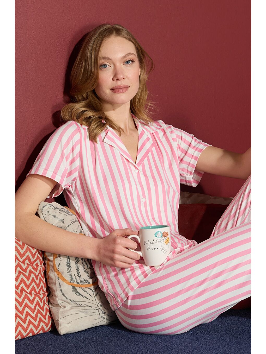 Pembe Yaprak Desenli Gömlek Yaka Düğmeli Pijama Takımı-1