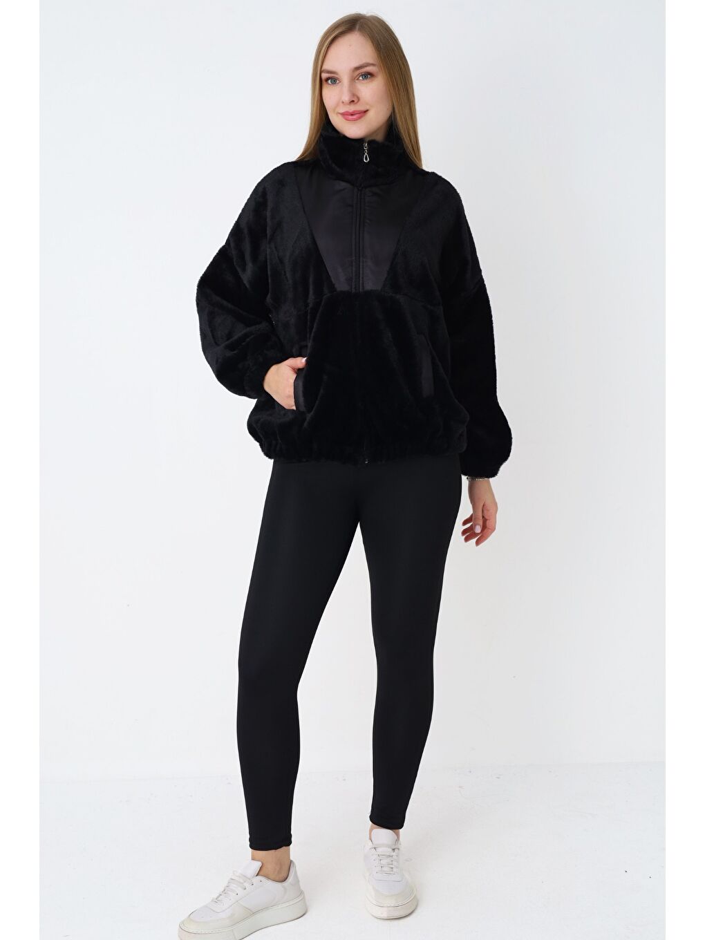 Kadın Siyah Fermuarlı Pelüş Cepli Uzun Kollu Hırka-5