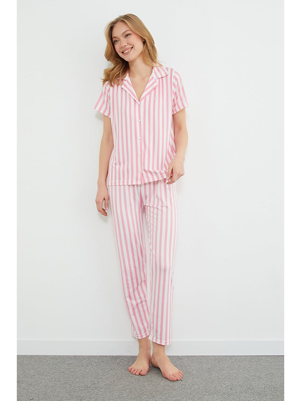 Pembe Yaprak Desenli Gömlek Yaka Düğmeli Pijama Takımı-4