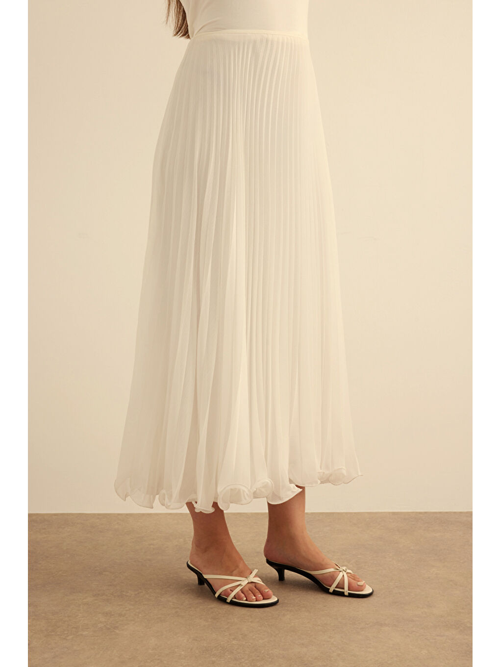 Ekru Etek Ucu Misinalı Pliseli Etek-3