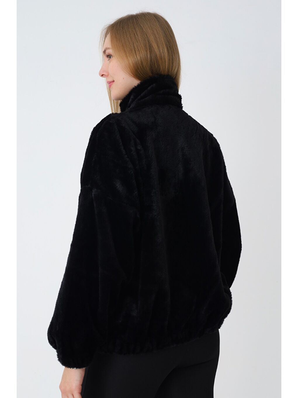 Kadın Siyah Fermuarlı Pelüş Cepli Uzun Kollu Hırka-6