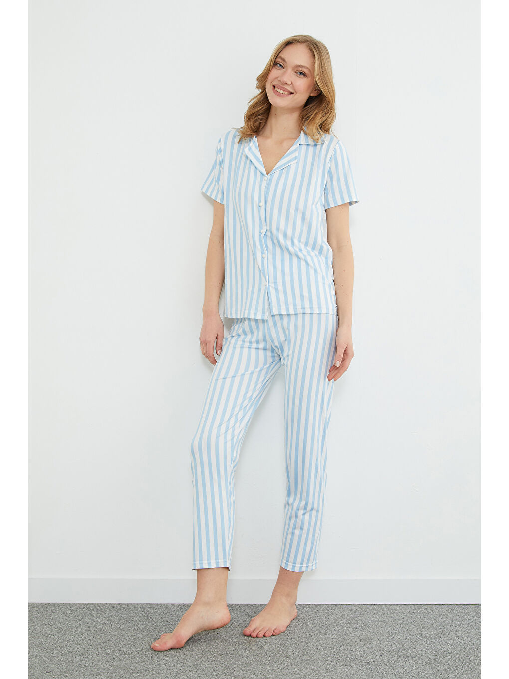 Mavi Çizgili Gömlek Yaka Düğmeli Pijama Takımı-4
