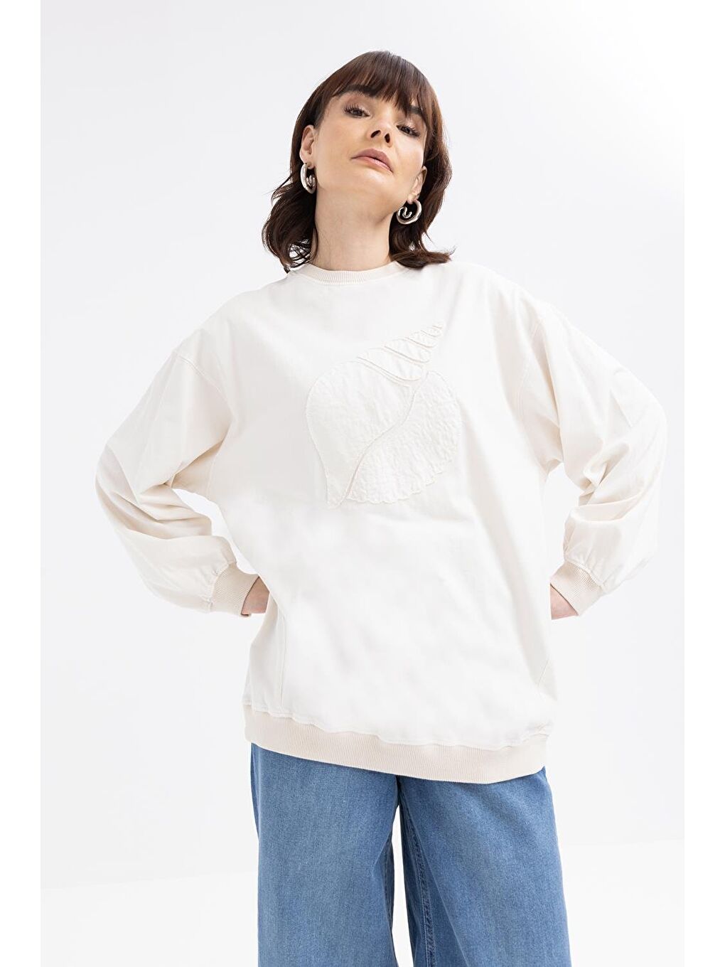 Bej Taş-Önü Nakış Detaylı Sweat