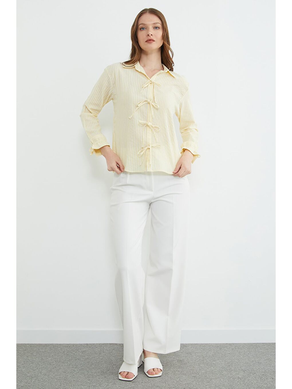 Sarı Çizgili Önü Ve Kolları Bağlama Detaylı Gömlek-2