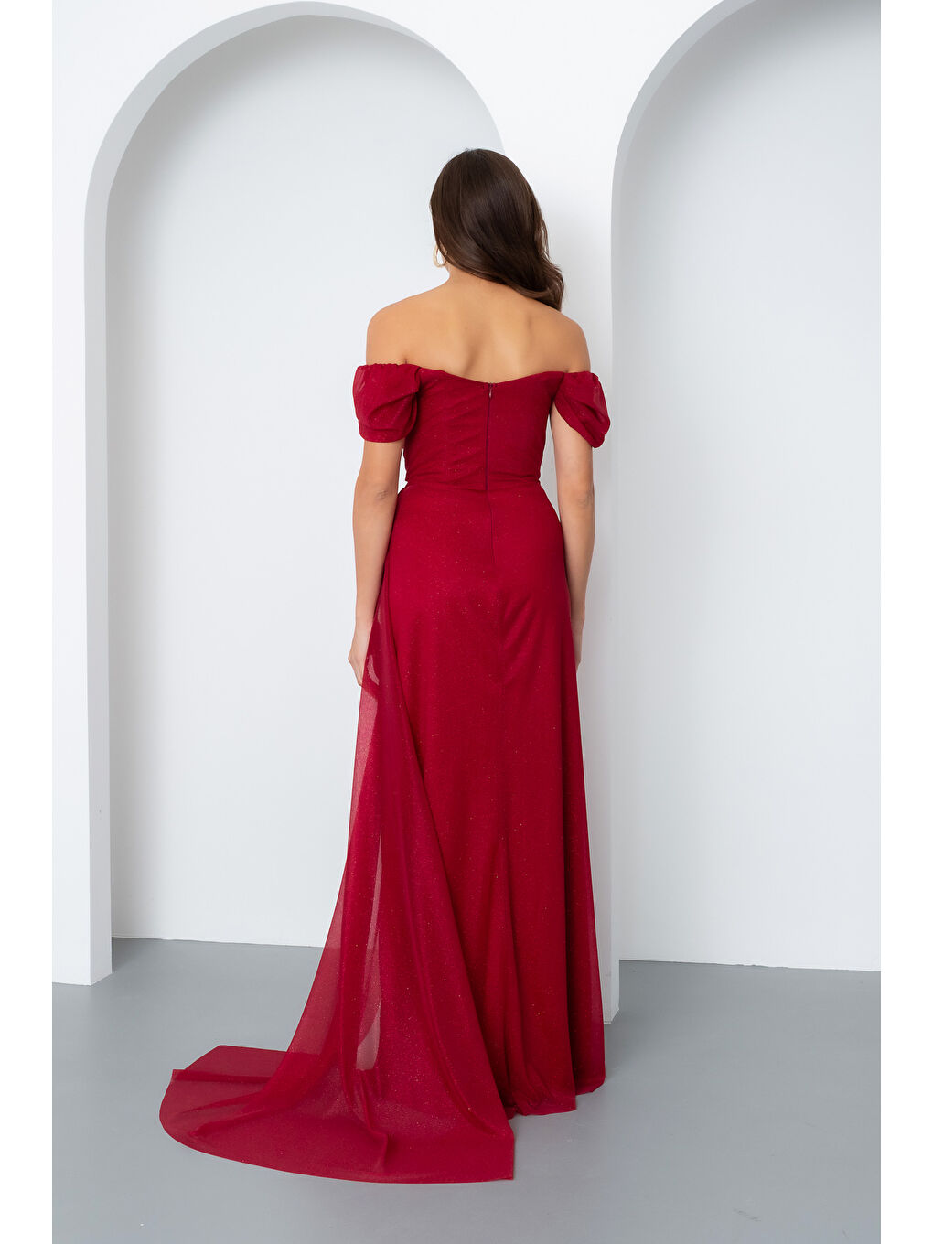 Kadın Bordo Kayık Yaka Drapeli Yırtmaçlı Uzun Simli Abiye Elbise-4