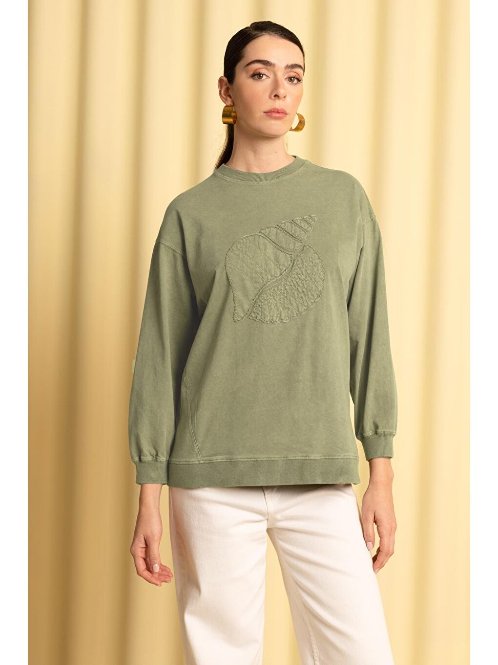 Haki-Önü Nakış Detaylı Sweat