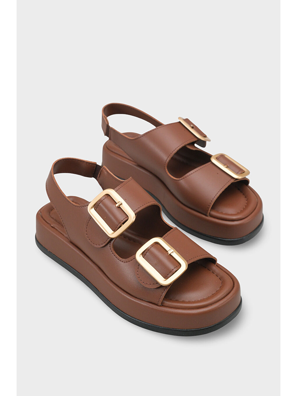 Kahverengi Denice Dolgu Topuklu Çift Bantlı Tokalı Kadın Sandalet-1