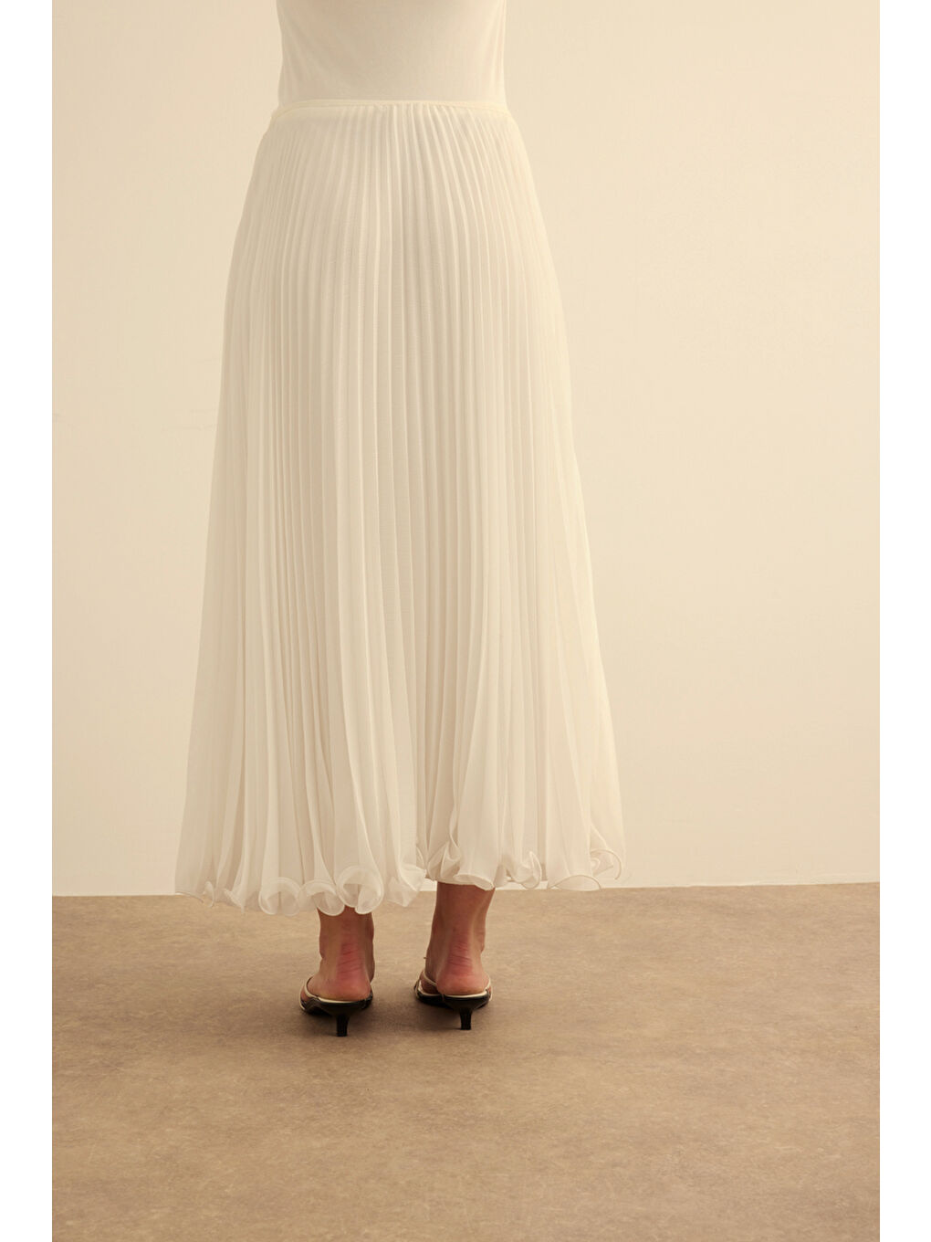 Ekru Etek Ucu Misinalı Pliseli Etek-5