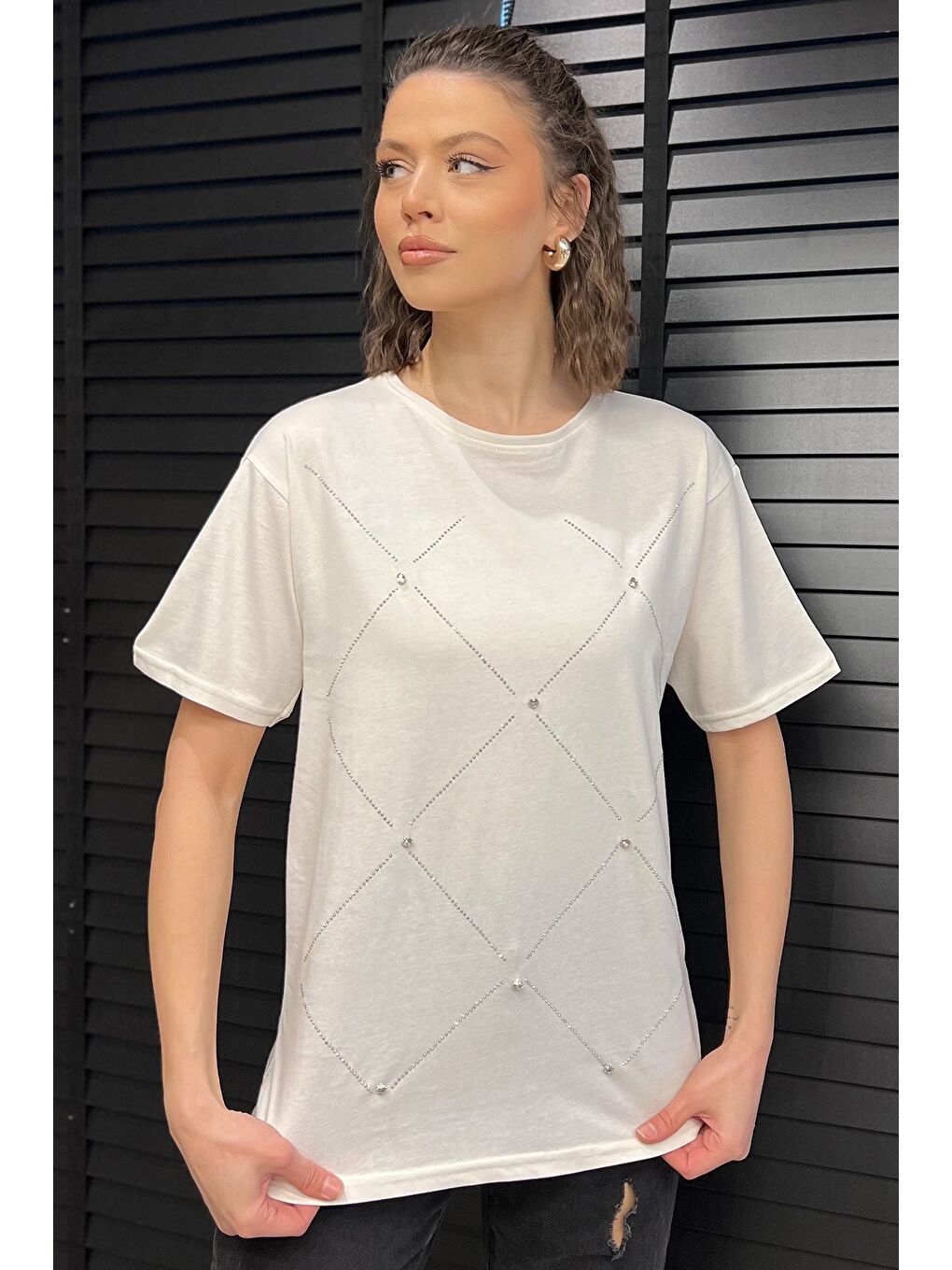 Ekru Taşlı Kadın Tişört