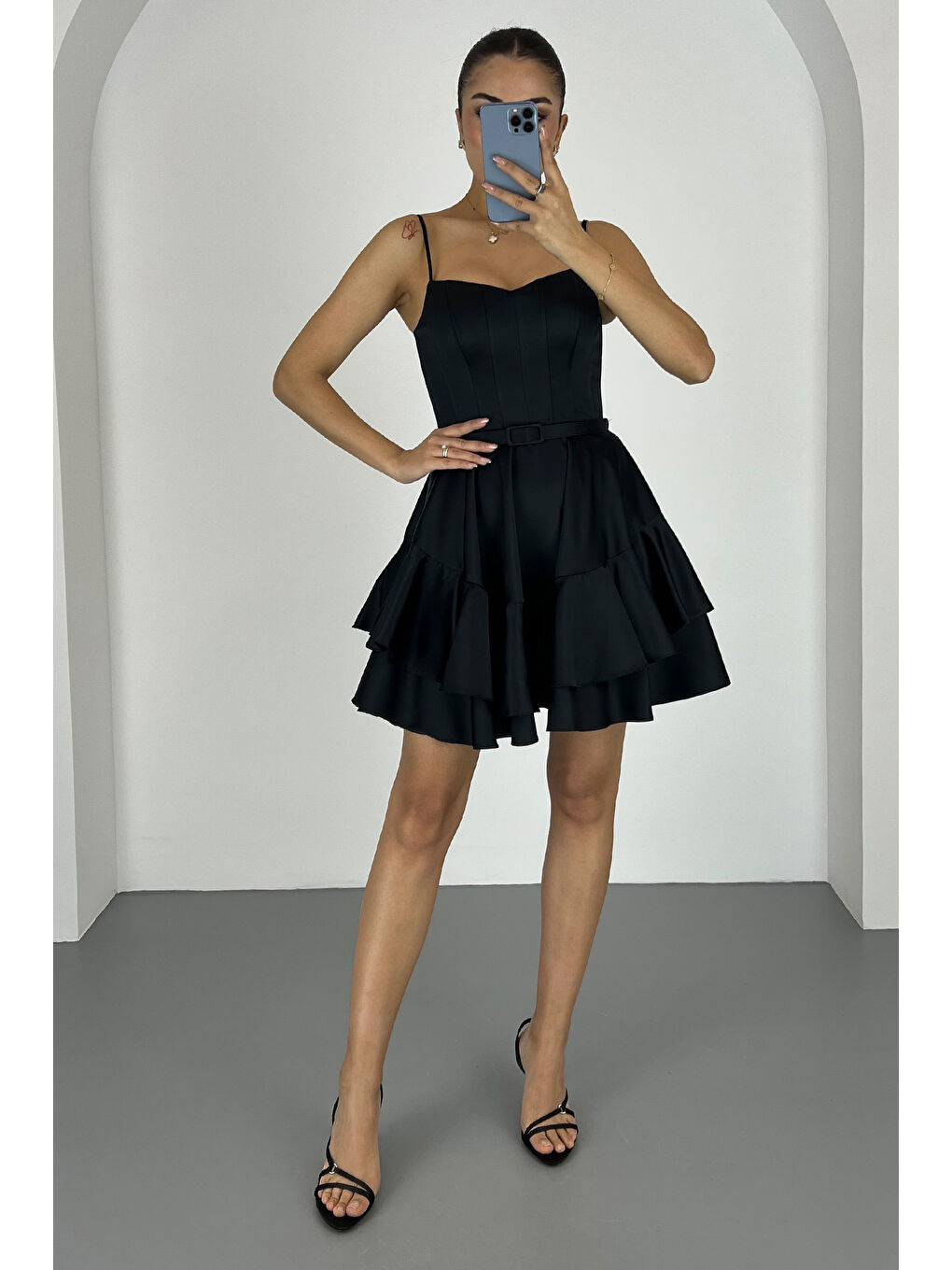 Kadın Siyah Askılı Kısa Saten Mezuniyet Abiye Elbise