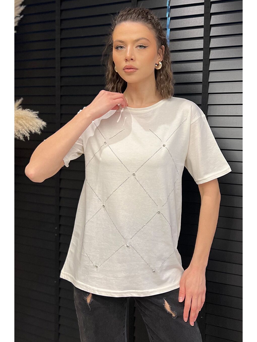 Ekru Taşlı Kadın Tişört-1