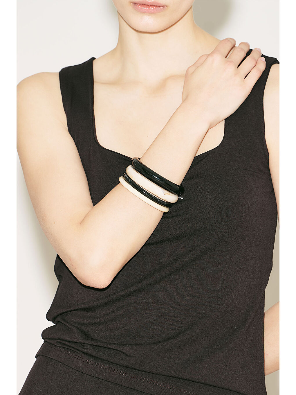 Akrilik Bileklik Set Siyah-Ekru