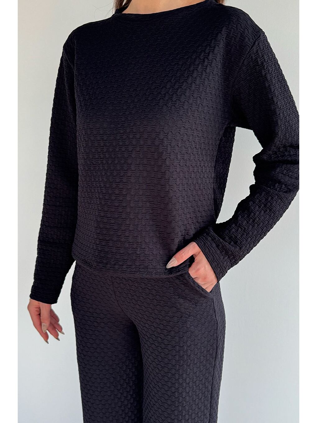 Siyah Kendinden Desenli Bluz Pantolon İkili Takım