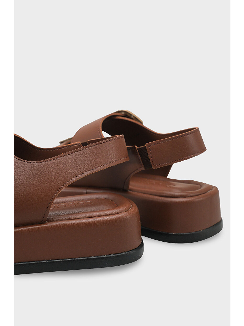 Kahverengi Denice Dolgu Topuklu Çift Bantlı Tokalı Kadın Sandalet-3