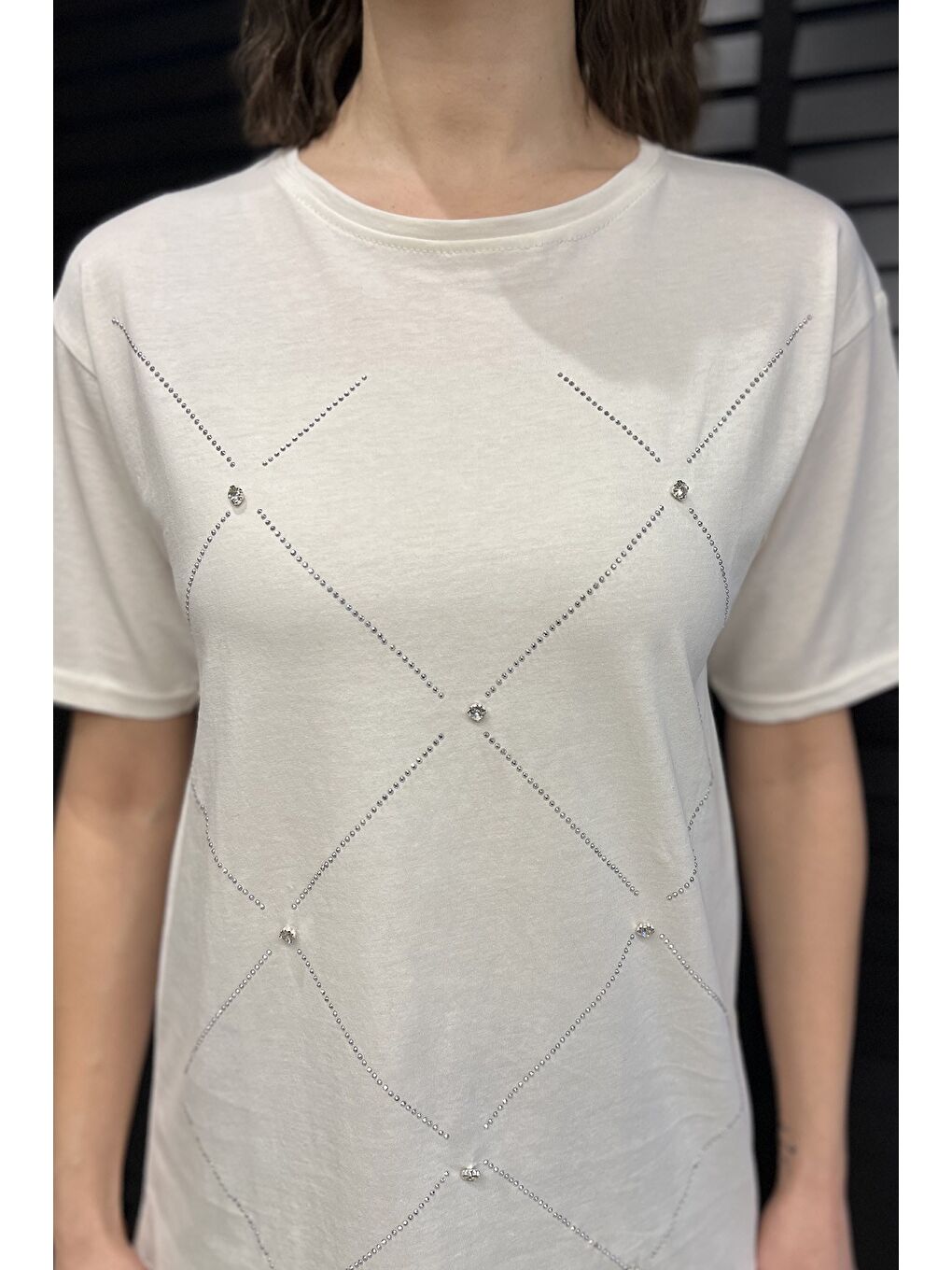 Ekru Taşlı Kadın Tişört-3
