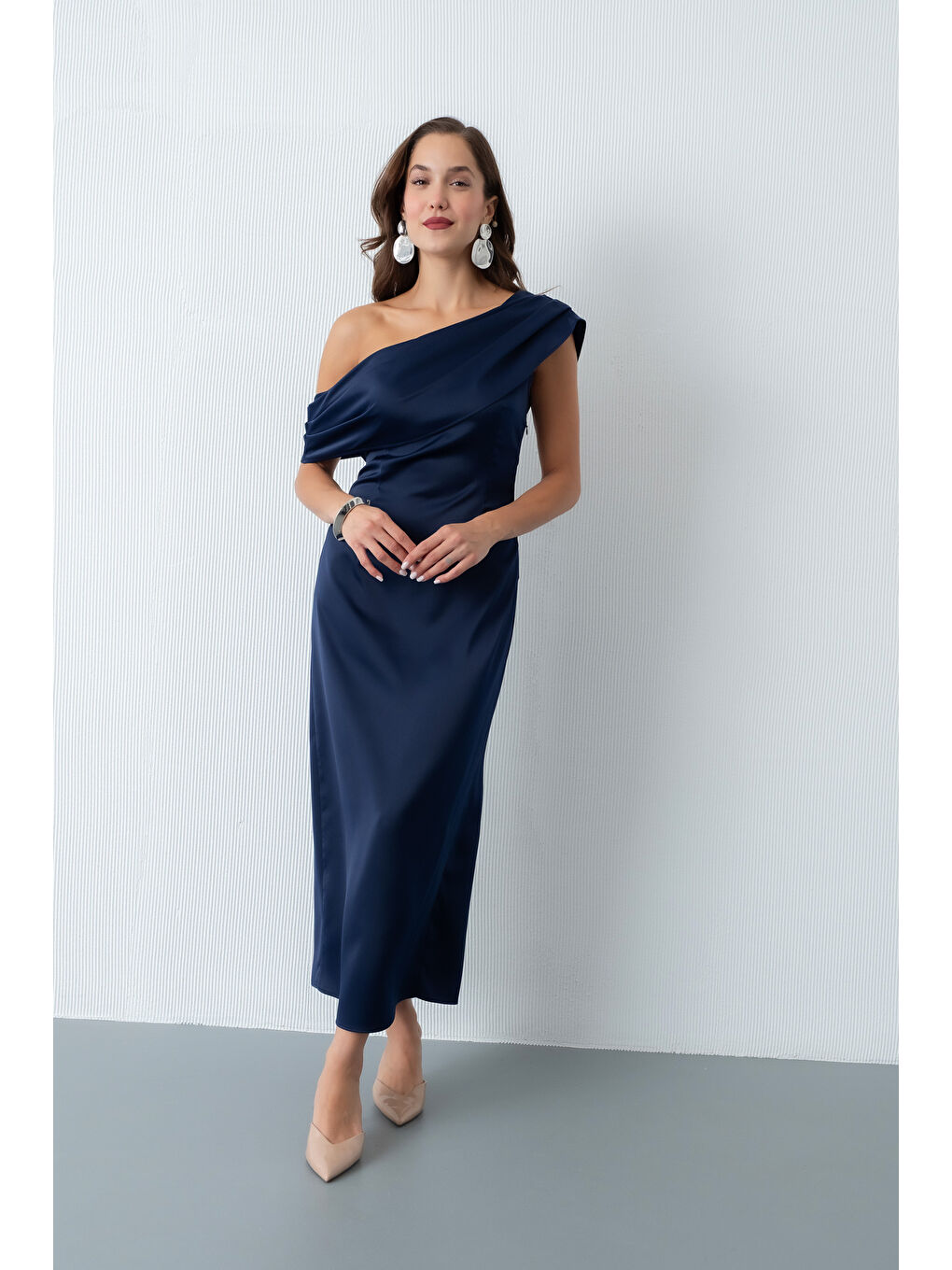 Kadın Lacivert Degaje Yaka Saten Elbise-3