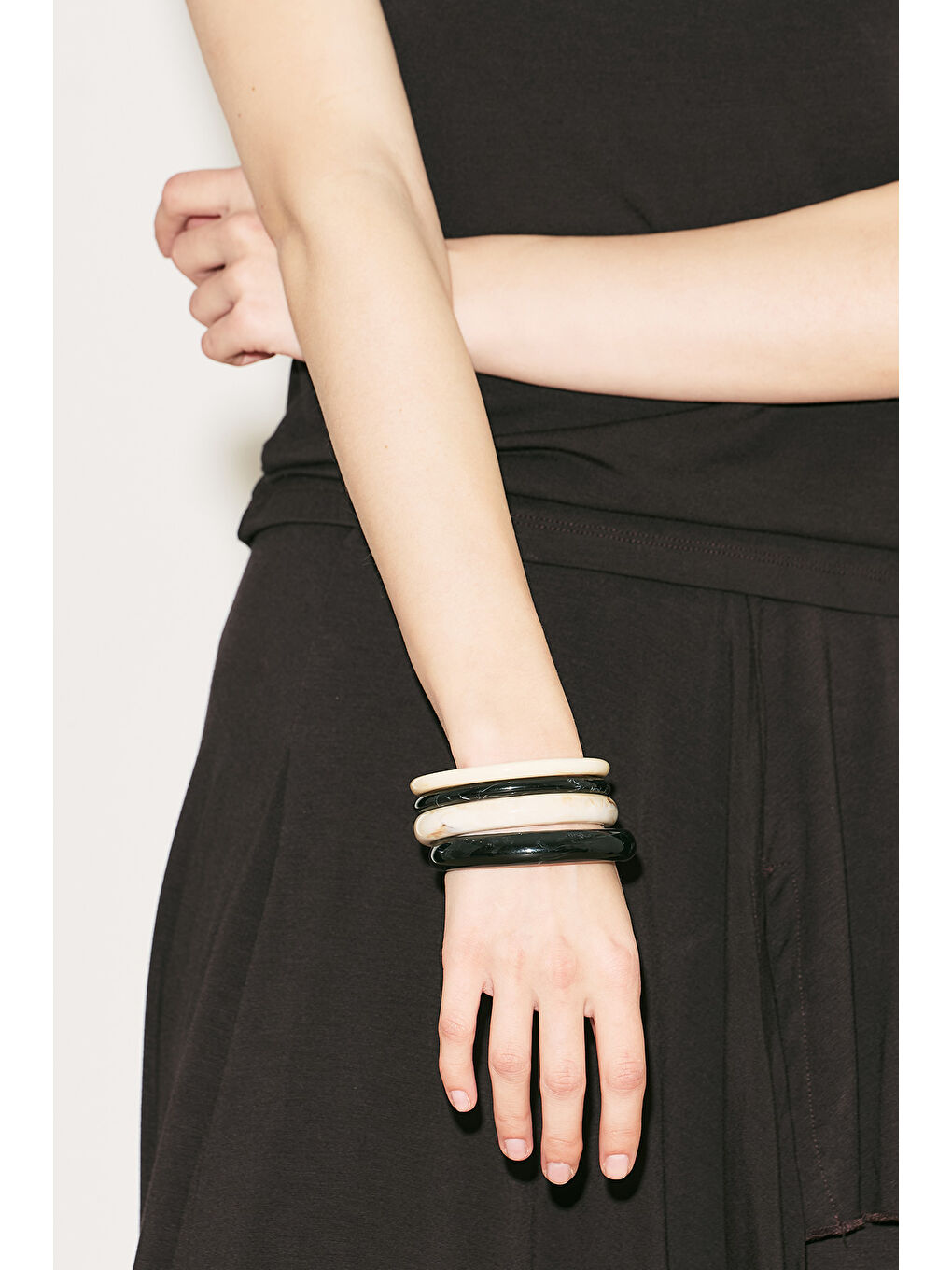 Akrilik Bileklik Set Siyah-Ekru-1