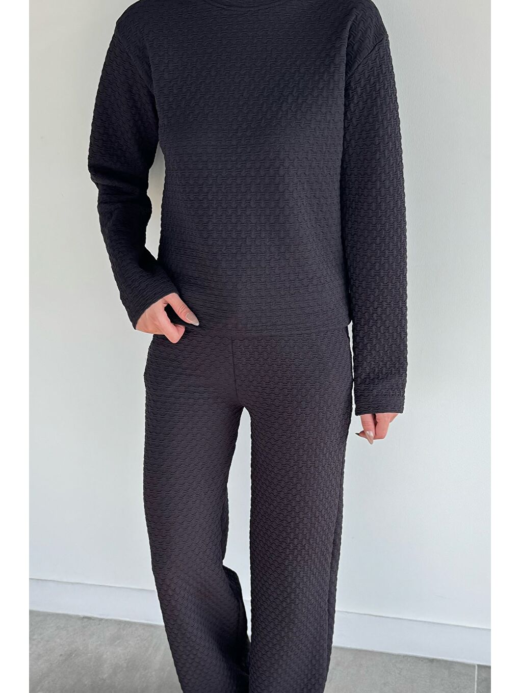 Siyah Kendinden Desenli Bluz Pantolon İkili Takım-1