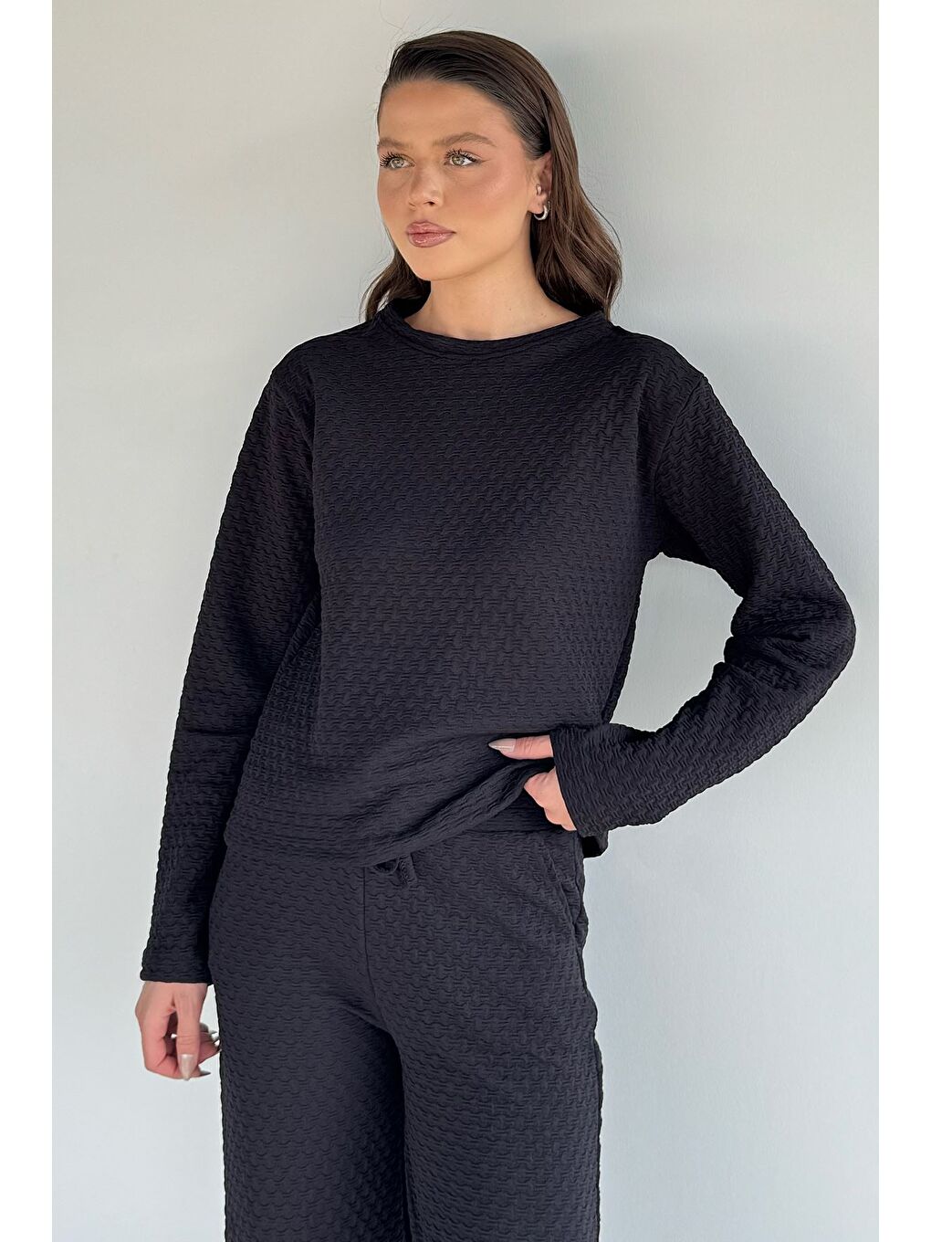 Siyah Kendinden Desenli Bluz Pantolon İkili Takım-2