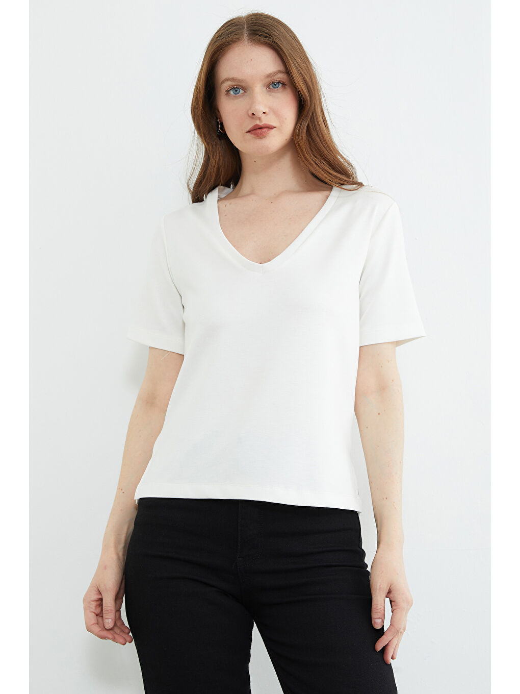Beyaz Basic V Yaka Modal Tişört