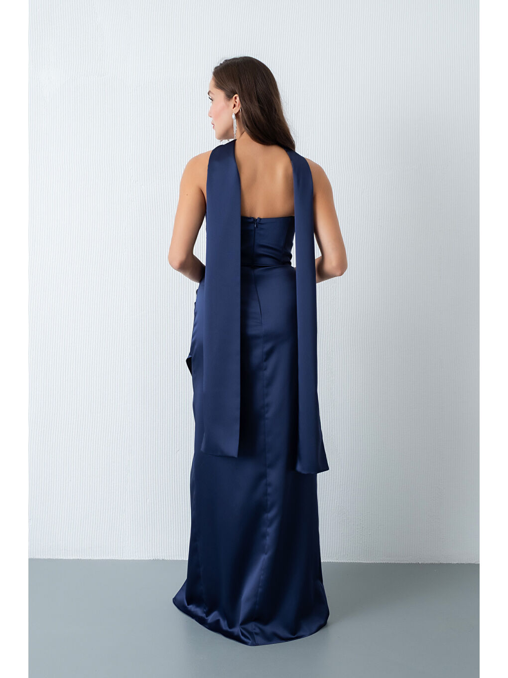 Kadın Lacivert Şal Yaka Saten Uzun Abiye Elbise-4