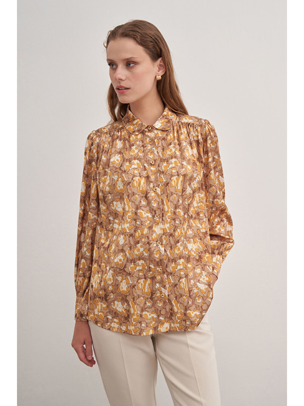 Kahverengi 2232111 Yakası Düğmeli Baskılı Bluz-2