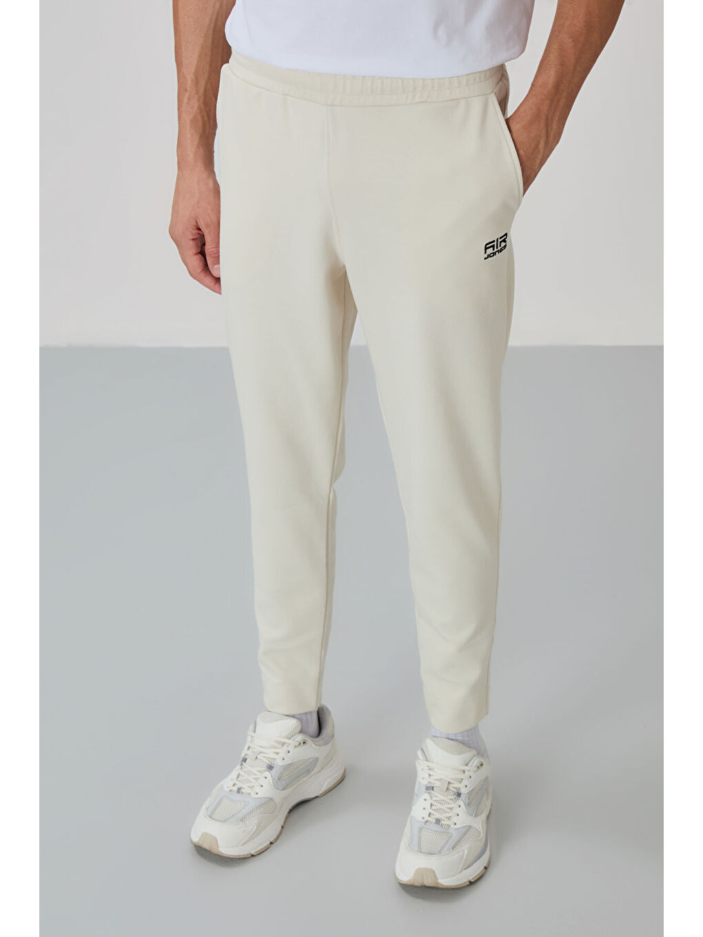 Bej Dik Yaka Gizli Cep Detaylı Standart Kalıp Erkek Eşofman Takım - 85209-4