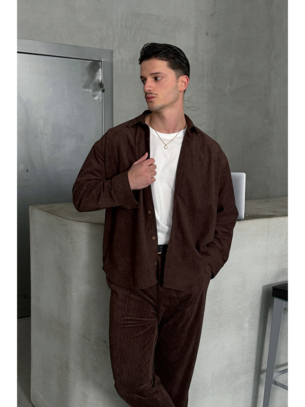 Kahverengi Erkek Oversize Kesim Kadife Gömlek-2
